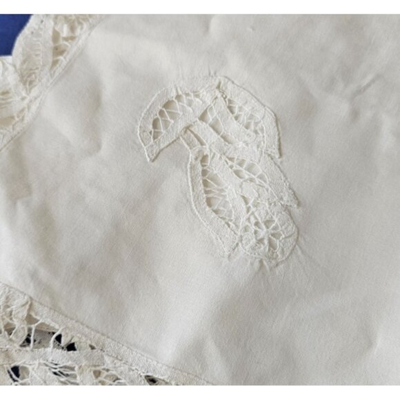 Pair of White Cutwork Embroidered Pillow Shams with Lace Trim 27" x 21" Envelope - Picture 2 of 9